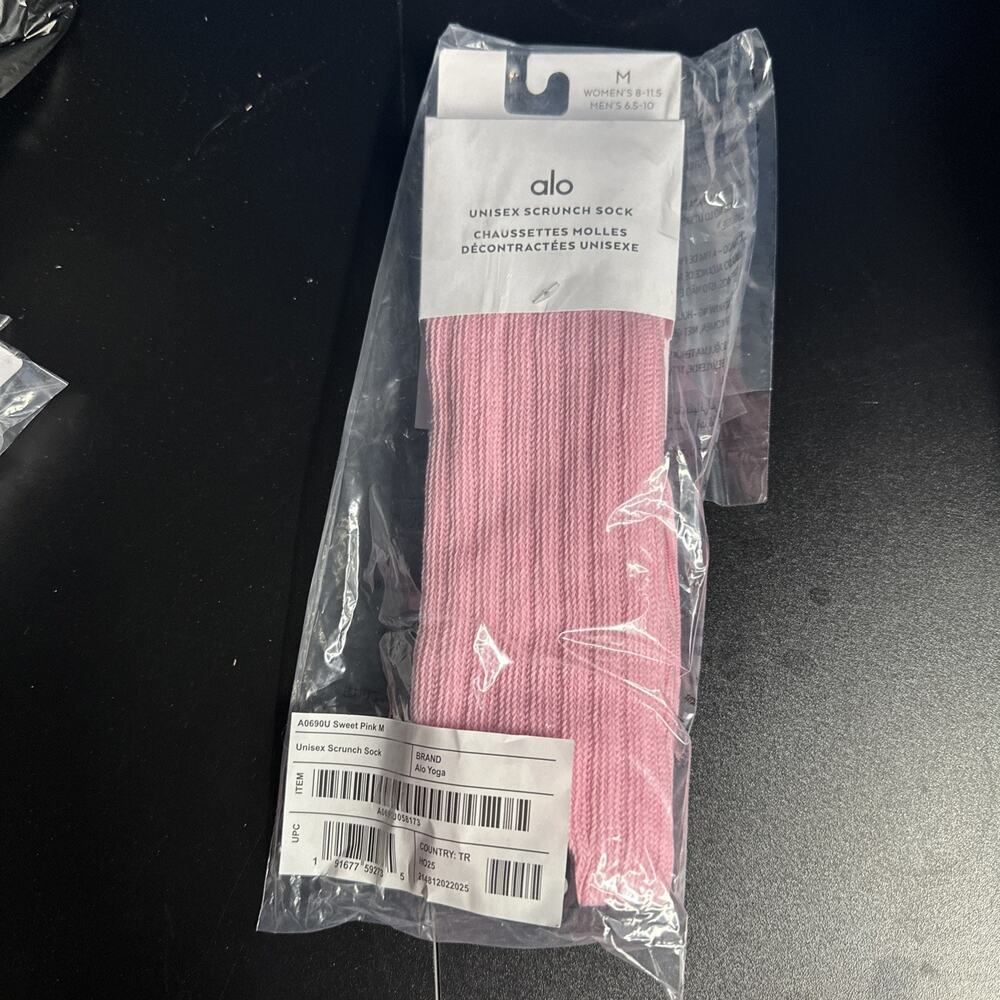 Alo Yoga Scrunch Socks Pink Size M Mid Calf Logo Solid 1 Pair Women 8-11.5